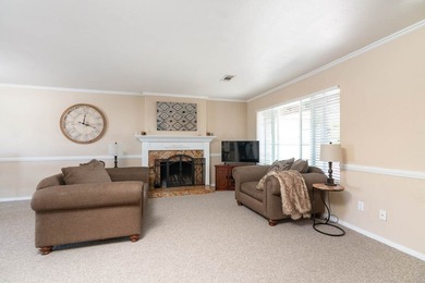 Welcome to this beautifully maintained 4-bedroom, 2.5-bath home - photo 6