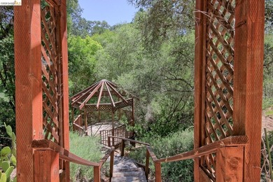 Welcome to this spectacular 6 year new 2-bedroom, 2-bathroom - photo 44
