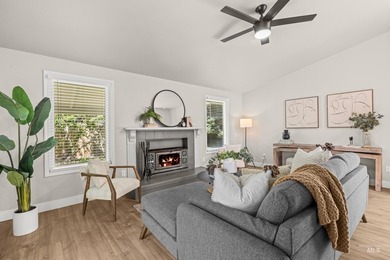 The perfect location on a large spacious corner lot! - photo 3