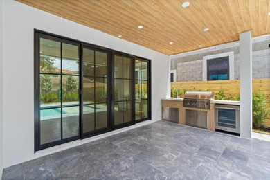 Experience sophisticated new coastal contemporary construction - photo 11