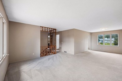 5 beds. 3 baths. 3-car garage. Corner lot with a circular - photo 3