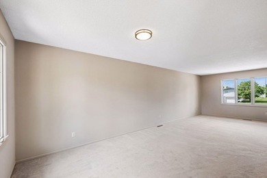 5 beds. 3 baths. 3-car garage. Corner lot with a circular - photo 6