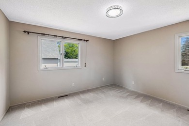 5 beds. 3 baths. 3-car garage. Corner lot with a circular - photo 10