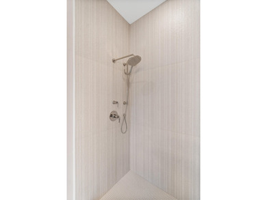 Experience sophisticated new coastal contemporary construction - photo 23