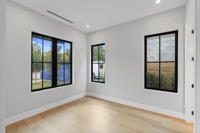 Experience sophisticated new coastal contemporary construction - photo 24