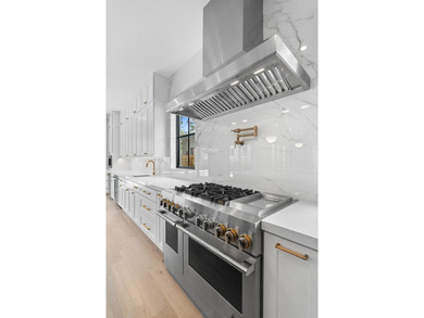 Experience sophisticated new coastal contemporary construction - photo 32