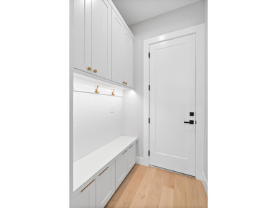 Experience sophisticated new coastal contemporary construction - photo 34