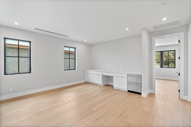 Experience sophisticated new coastal contemporary construction - photo 38