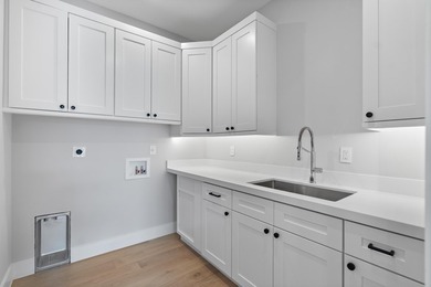 Experience sophisticated new coastal contemporary construction - photo 42