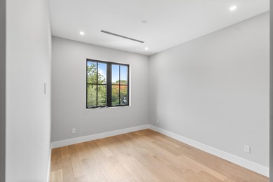 Experience sophisticated new coastal contemporary construction - photo 46