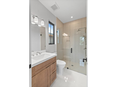 Experience sophisticated new coastal contemporary construction - photo 49