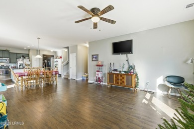 Get ready to fall in love with this cheerful and totally move-in - photo 7