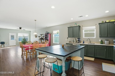 Get ready to fall in love with this cheerful and totally move-in - photo 9