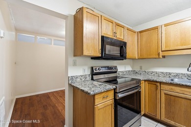 Welcome to Windsor Park, a small community of townhomes in the - photo 11