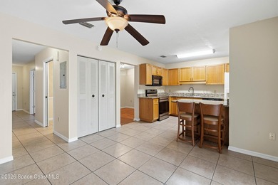 Welcome to Windsor Park, a small community of townhomes in the - photo 13