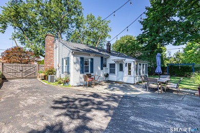 Move right into this beautifully remodeled 2-3 bedroom ranch in - photo 5