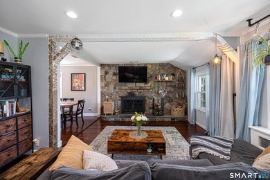Move right into this beautifully remodeled 2-3 bedroom ranch in - photo 6