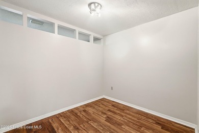 Welcome to Windsor Park, a small community of townhomes in the - photo 17