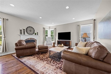PRISTINE CONTEMPORARY COLONIAL ON A QUIET INTERIOR LOOP STREET! - photo 20