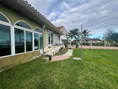 (private lake, pond, creek) Home For Sale in Miami Florida