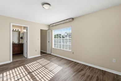 Welcome to Windsor Park, a small community of townhomes in the - photo 23