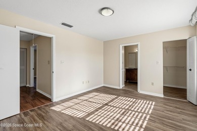 Welcome to Windsor Park, a small community of townhomes in the - photo 24
