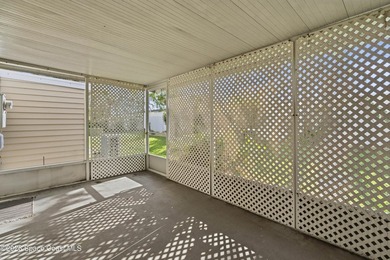 Welcome to Windsor Park, a small community of townhomes in the - photo 26