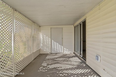 Welcome to Windsor Park, a small community of townhomes in the - photo 27
