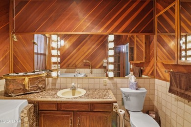 Full of personality, charm and warmth! This beautifully updated - photo 30