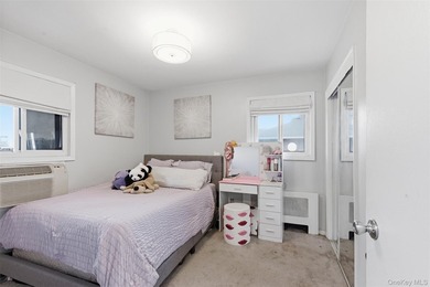 Welcome to this beautifully maintained and move-in ready - photo 11
