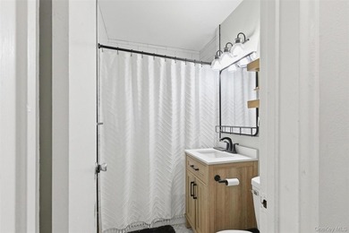 Welcome to this beautifully maintained and move-in ready - photo 13