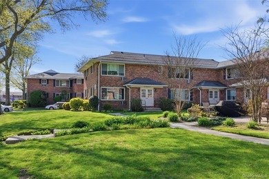 Welcome to this beautifully maintained and move-in ready - photo 17