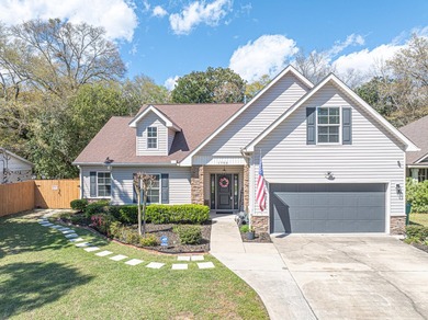 Welcome to this stunning 4 bed, 3 bath pool home in the heart of - photo 1