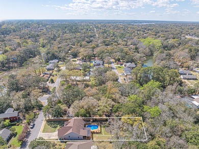 Welcome to this stunning 4 bed, 3 bath pool home in the heart of - photo 5