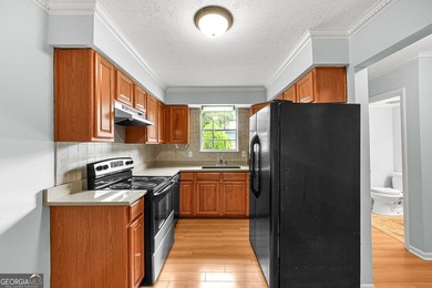 This perfectly located 2 bedroom, 1.5 bathroom home is ready for - photo 3