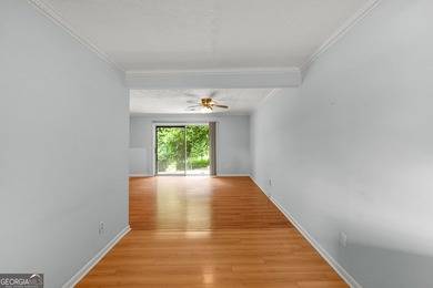 This perfectly located 2 bedroom, 1.5 bathroom home is ready for - photo 4