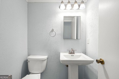 This perfectly located 2 bedroom, 1.5 bathroom home is ready for - photo 9