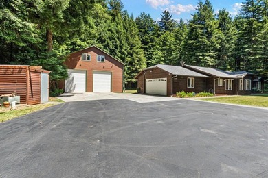 2,049 SQ FT HOME WITH A 3-STORY 3,242 SQ FT SHOP SPACE ON 1.46 - photo 2