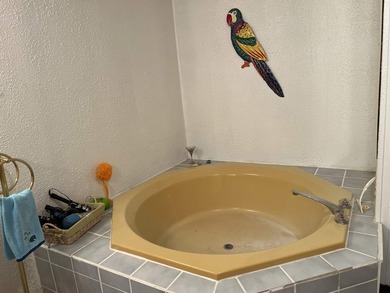 Beautiful 3/Bed -2/Bath Furnished Beach Home with a Large Front - photo 20
