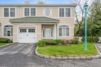 This beautifully maintained 3-bedroom, 3-bath end-unit townhome - photo 1