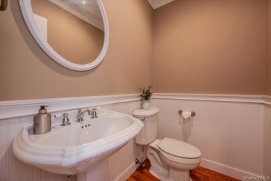 This beautifully maintained 3-bedroom, 3-bath end-unit townhome - photo 9