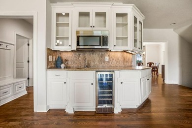 Incredible home on 3.5 acres in the highly sought-after - photo 33