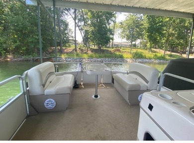 BACK ON THE MARKET, NO FAULT OF THE SELLER! Lake living in - photo 7