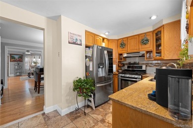 Welcome to this beautifully maintained single-family home - photo 4