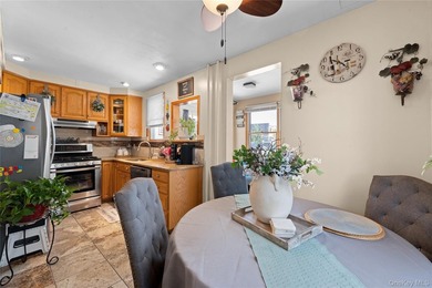 Welcome to this beautifully maintained single-family home - photo 5