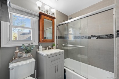 Welcome to this beautifully maintained single-family home - photo 9
