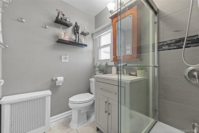 Welcome to this beautifully maintained single-family home - photo 10