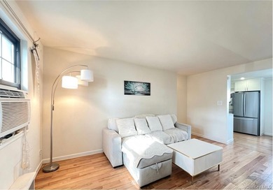 NO INTERVIEW / MOVE IN CONDITION/ Garden-Style 3 Bedroom Coop - photo 13