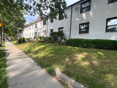 NO INTERVIEW / MOVE IN CONDITION/ Garden-Style 3 Bedroom Coop - photo 17