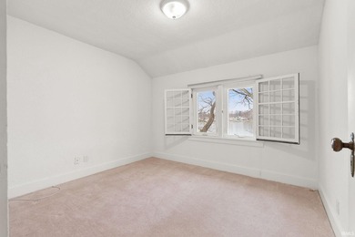 Beautiful Island Park Home on Hamilton Lake features 80ft of - photo 21